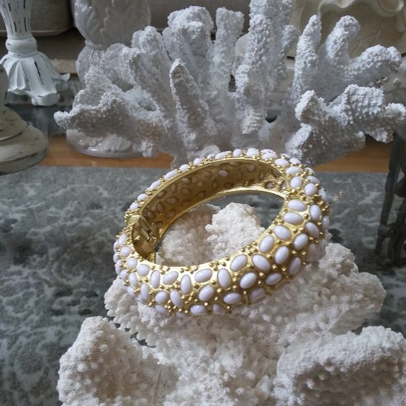 Vintage Jewelry - BEAUTIFUL Vintage HINGED Bangle BRACELET